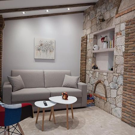 Boutique Eptalofos 15Min From Airport And Sea Apartment Kouvaras ภายนอก รูปภาพ