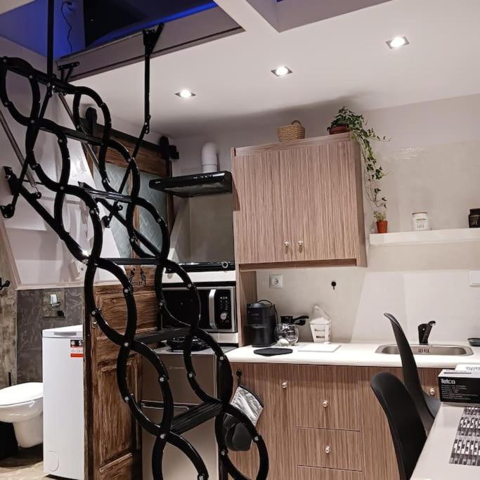 Boutique Eptalofos 15Min From Airport And Sea Apartment Kouvaras ภายนอก รูปภาพ