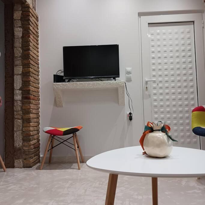 Boutique Eptalofos 15Min From Airport And Sea Apartment Kouvaras ภายนอก รูปภาพ
