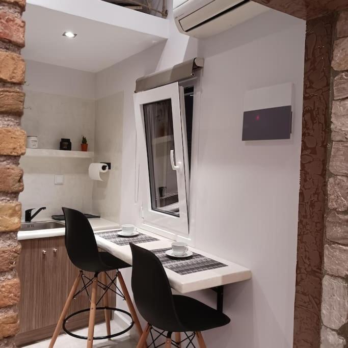 Boutique Eptalofos 15Min From Airport And Sea Apartment Kouvaras ภายนอก รูปภาพ