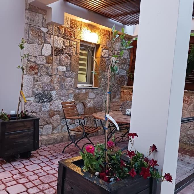 Boutique Eptalofos 15Min From Airport And Sea Apartment Kouvaras ภายนอก รูปภาพ
